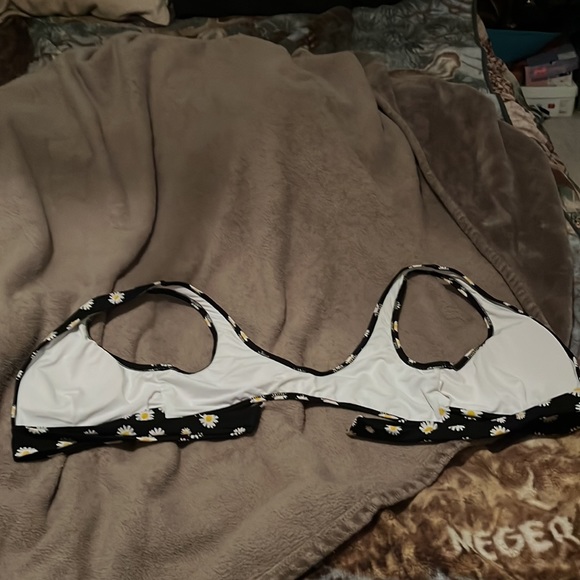 Black daisy large swim top - Picture 4 of 7